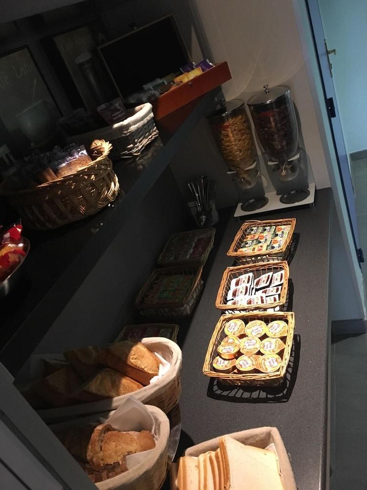 阿雷格林旅游酒店 勒韦尔努瓦 外观 照片